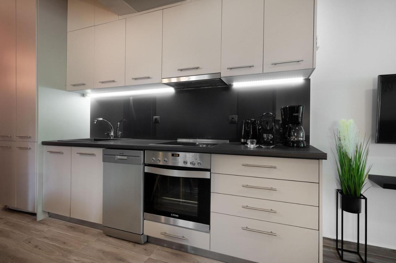 Mystique 2 Bd Aparment By Blupine Apartment Атина Екстериор снимка